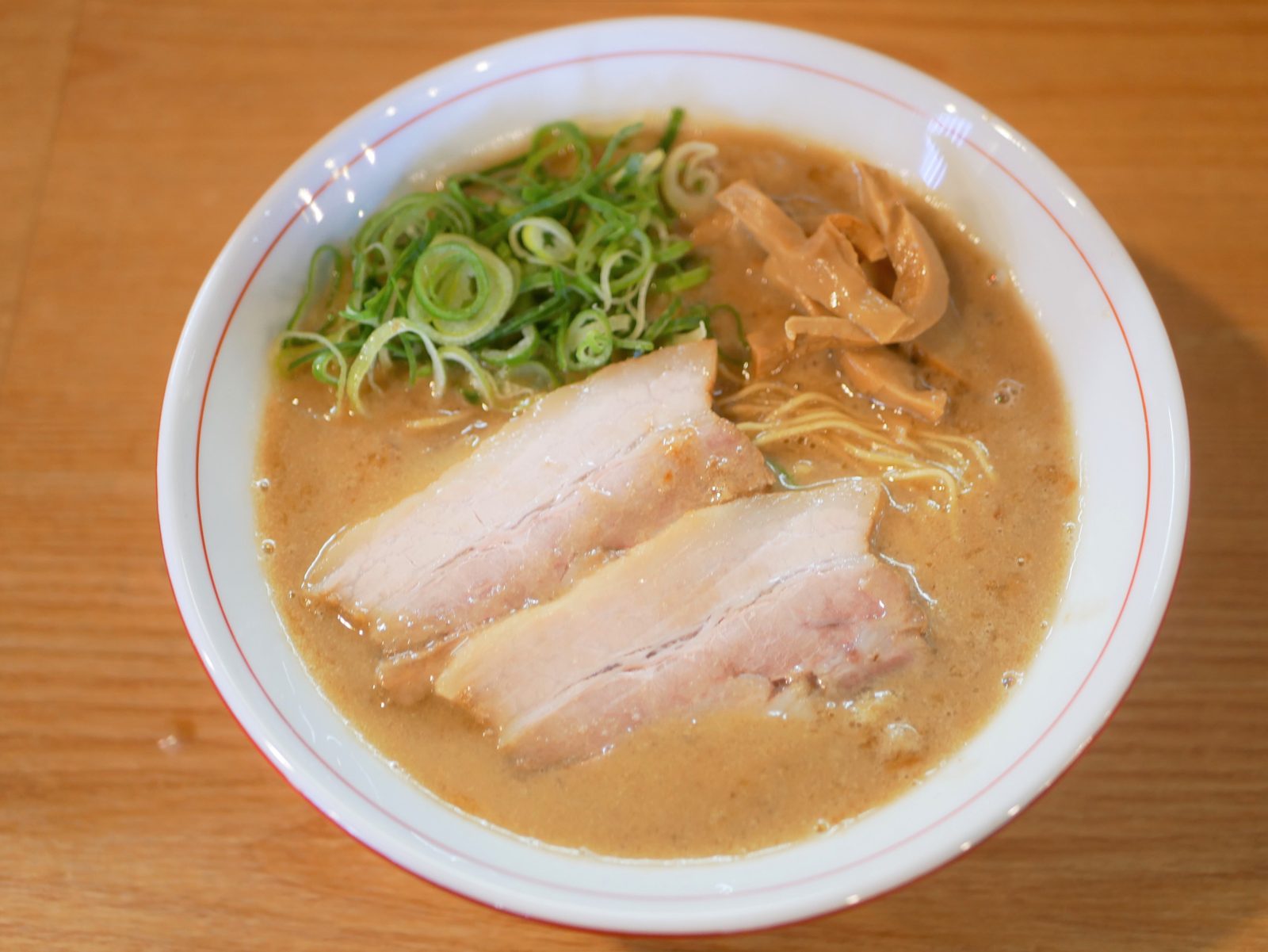 豚骨醤油ラーメン