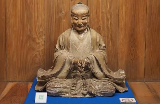 A seated wooden statue said to depict Jikigyo Miroku