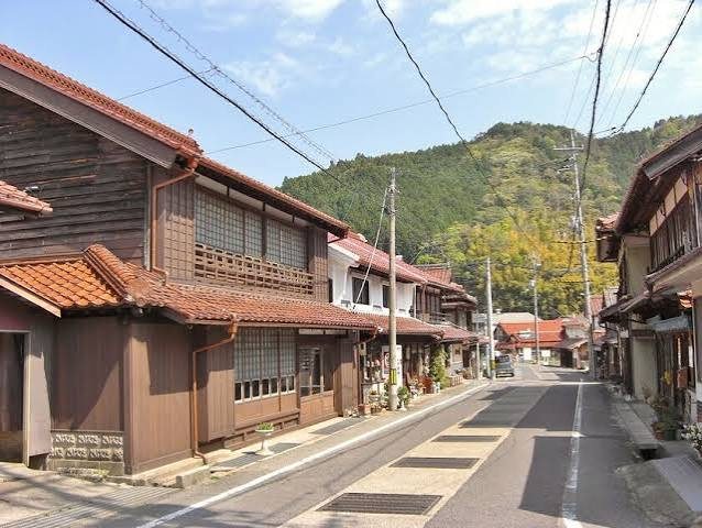 The post-town townscape of the Sasanami-ichi district