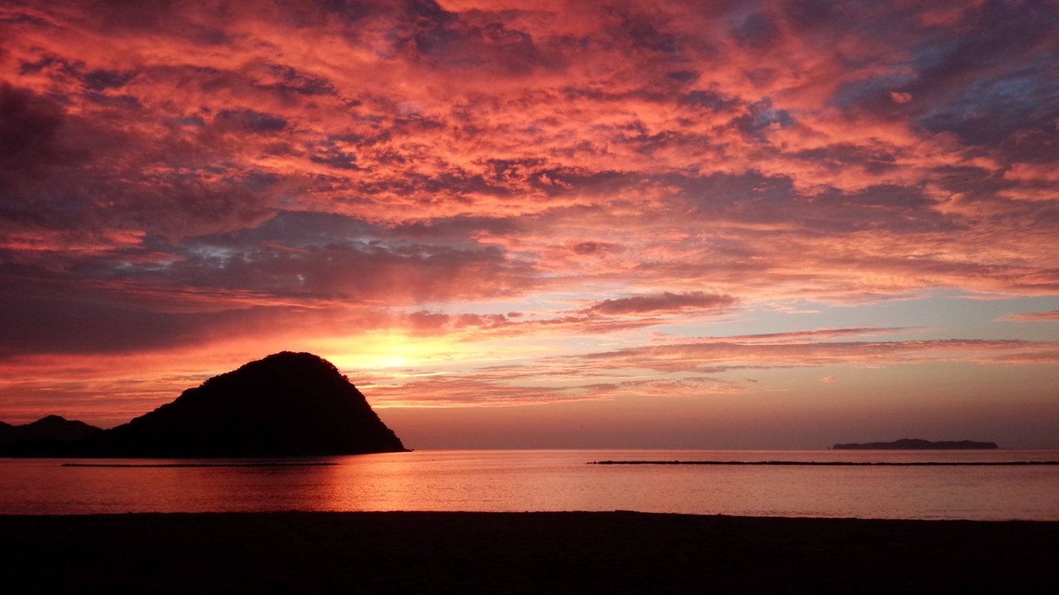 Sunset over Kikugahama beach