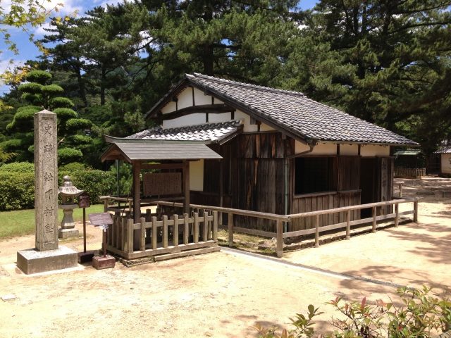 The Shokasonjuku building and the stone marker reading 'Historic Site: Shokasonjuku'