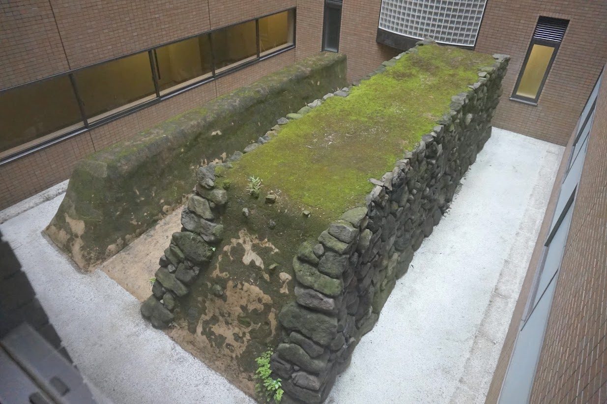 The Genko Borui in front of Seinan Gakuin University
