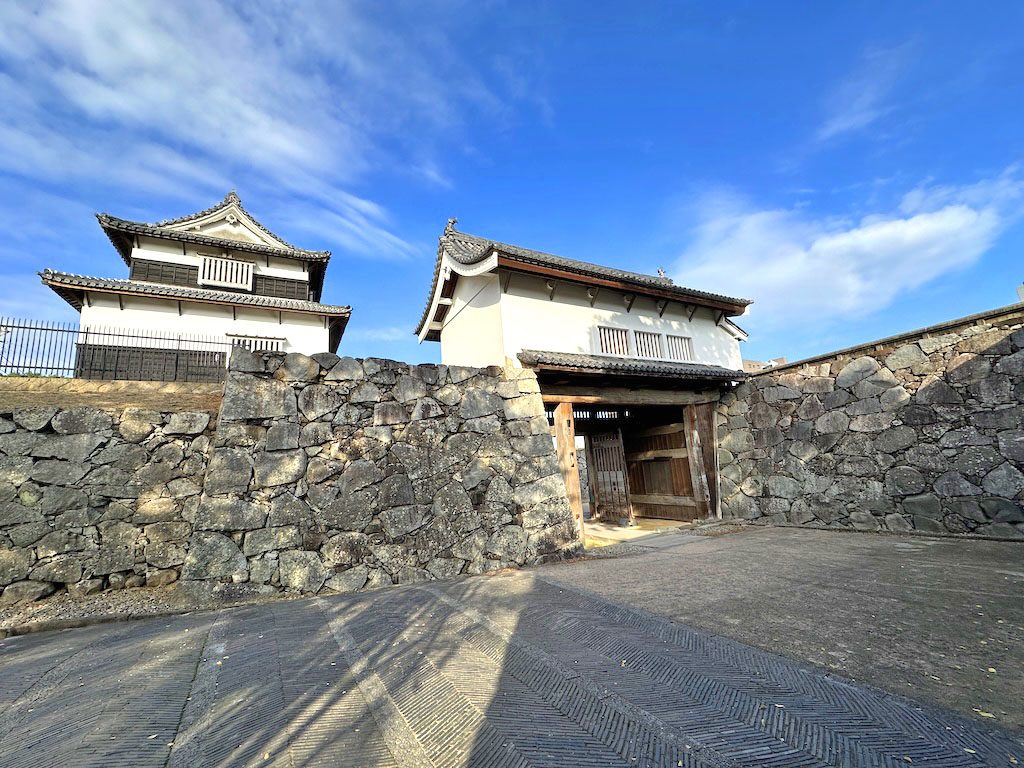 Fukuoka Castle ruins and places linked to the Kuroda family