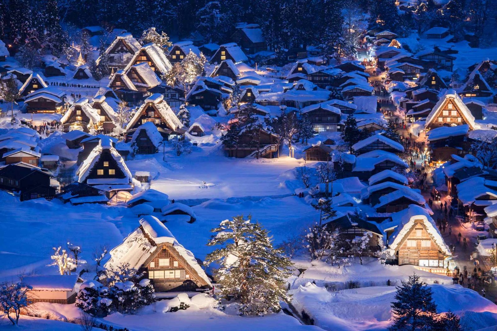 Gassho houses in the snow