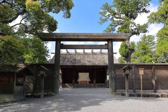 Fence and gate of the Gekū main sanctuary