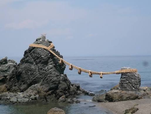 The husband and wife rocks joined by a great rope