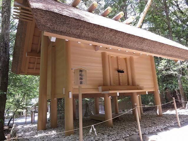 Thatched raised storehouse Mishine no Mikura