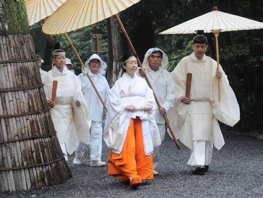 The saishu walking with priests in white robes