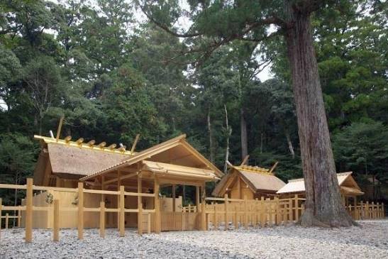 Approach to Takihara-no-miya among cedars