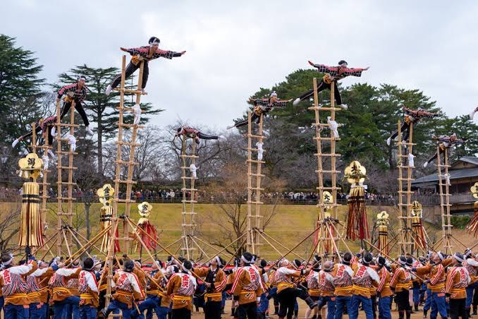 Kaga-tobi ladder acrobatics