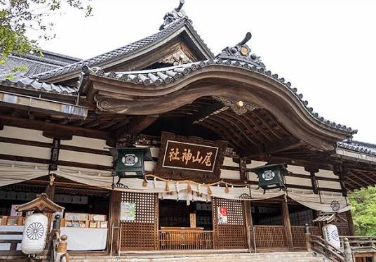 Oyama Shrine, dedicated to Maeda Toshiie and Matsu