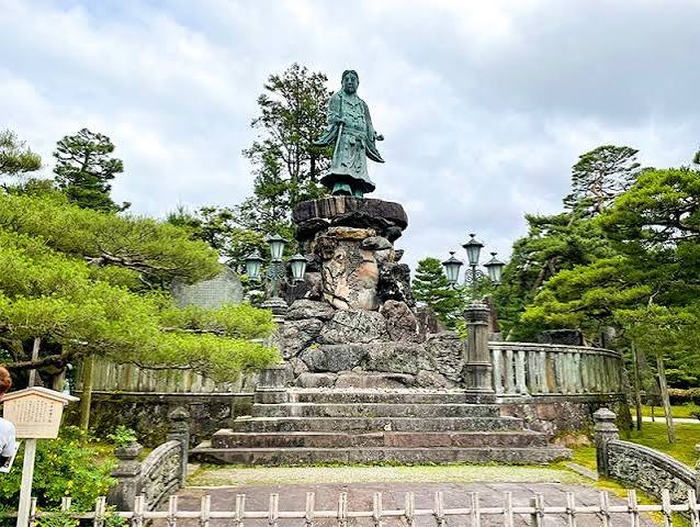 The Yamato Takeru statue on the Meiji Kinen-no-hyo in Kenrokuen