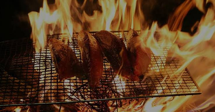 Bonito seared over blazing straw