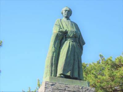The statue of Sakamoto Ryoma at Katsurahama, seen from below