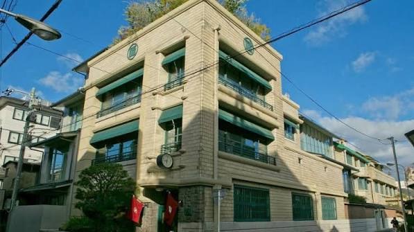 任天堂の旧本社社屋(現在はホテル「丸福樓」)