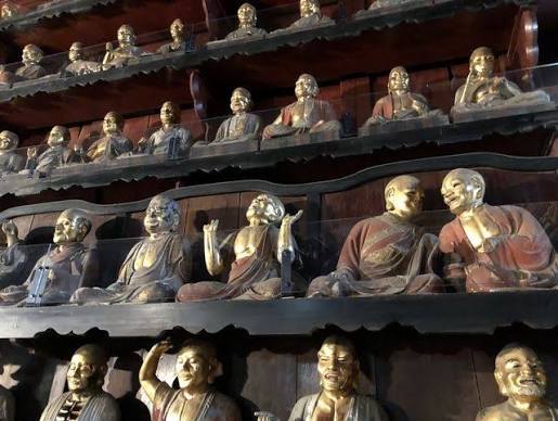 Rows of arhat statues in the Rakan Hall of Hōonji