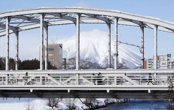 Mt. Iwate seen from Kaiun Bridge over the Kitakami River