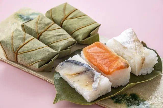 Kakinoha sushi