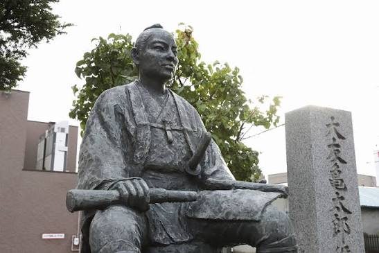 Statue of Otomo Kametaro