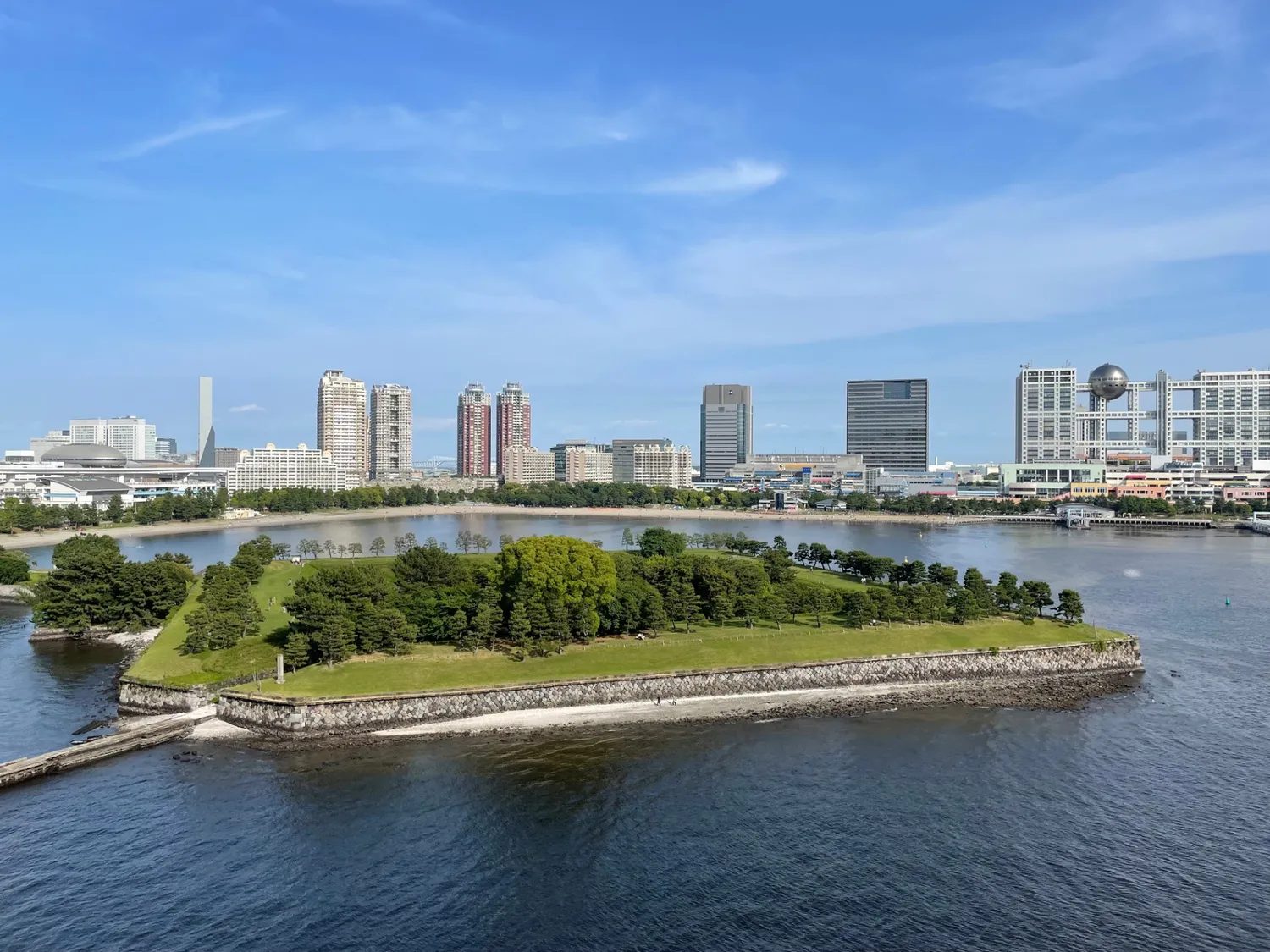 The No. 3 Daiba and the Rainbow Bridge