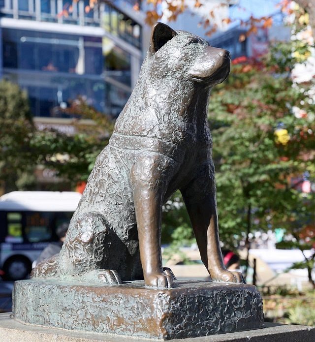 Hachiko statue