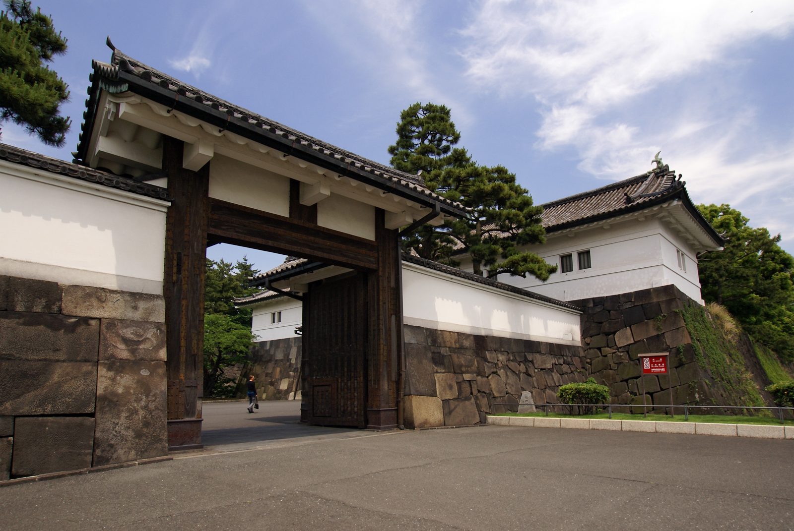 Sakuradamon gate