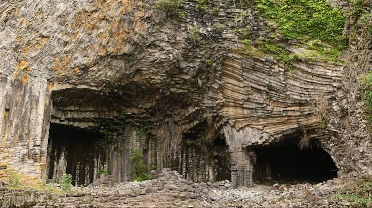 Columnar basalt rock walls at Genbudo Cave
