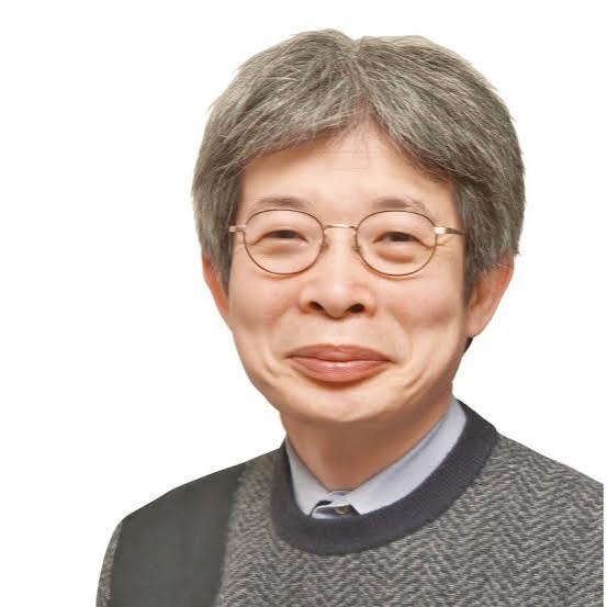 Portrait photograph of artistic director Hirata Oriza