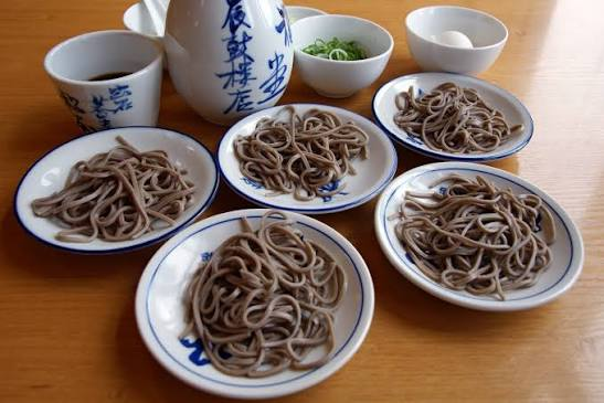 Izushi plate soba served on five small dishes