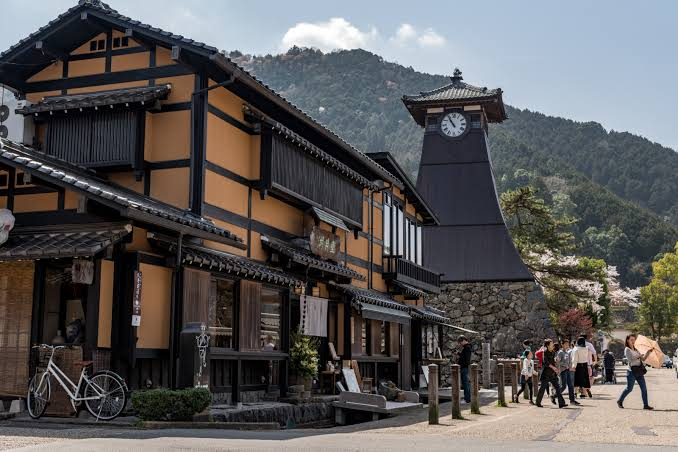 Izushi's landmark clock tower, Shinkoro, and the castle town